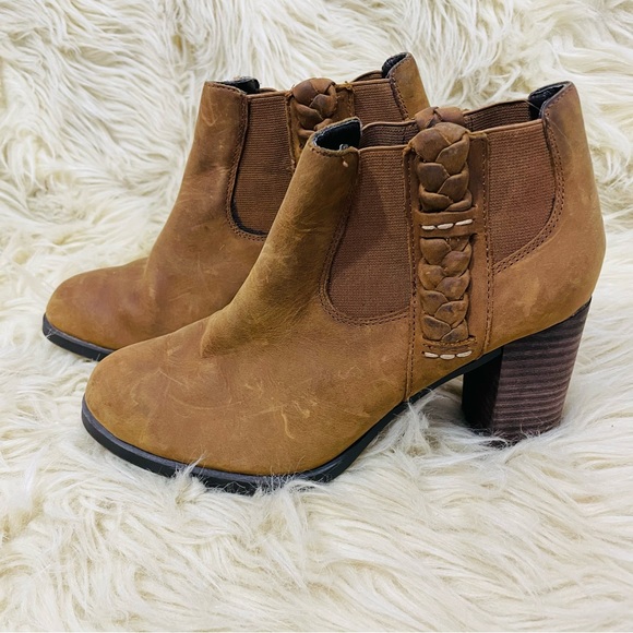 Sperry suede braided heeled ankle booties - Picture 2 of 9